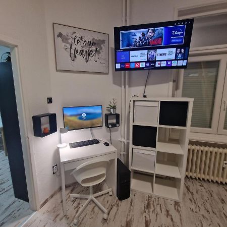 Central Point Будапеща Екстериор снимка