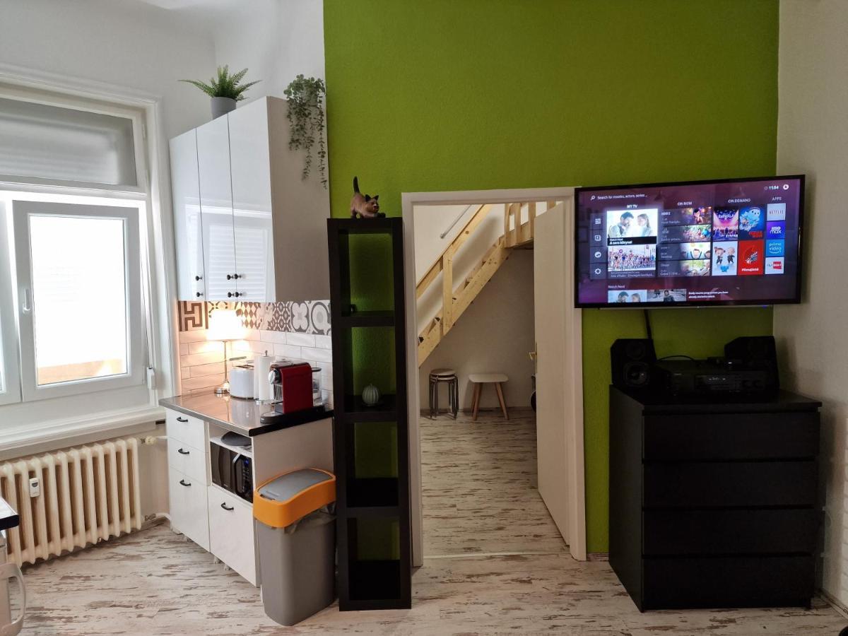 Central Point Будапеща Екстериор снимка