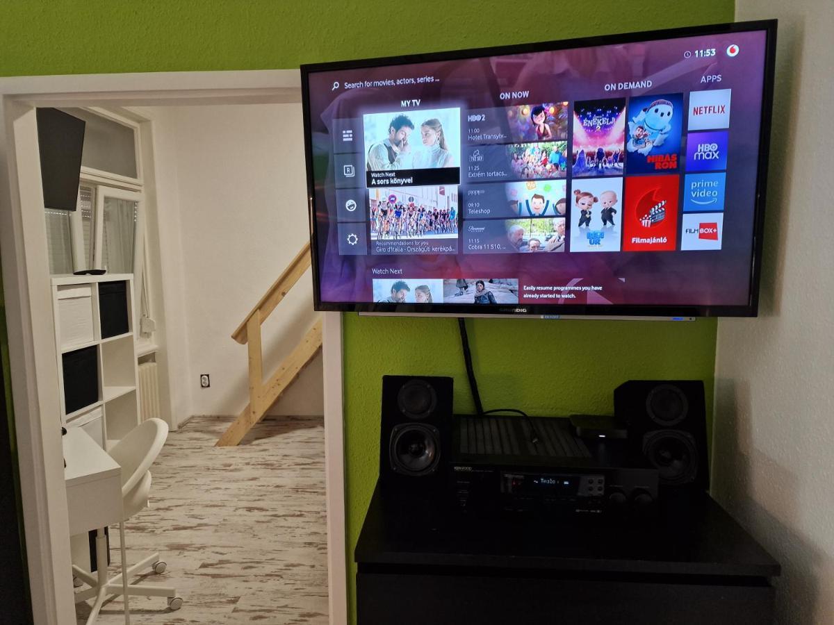 Central Point Будапеща Екстериор снимка