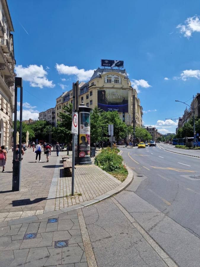 Central Point Будапеща Екстериор снимка