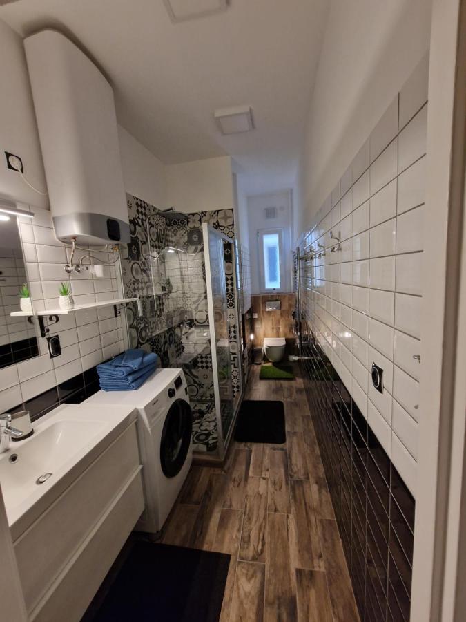 Central Point Будапеща Екстериор снимка