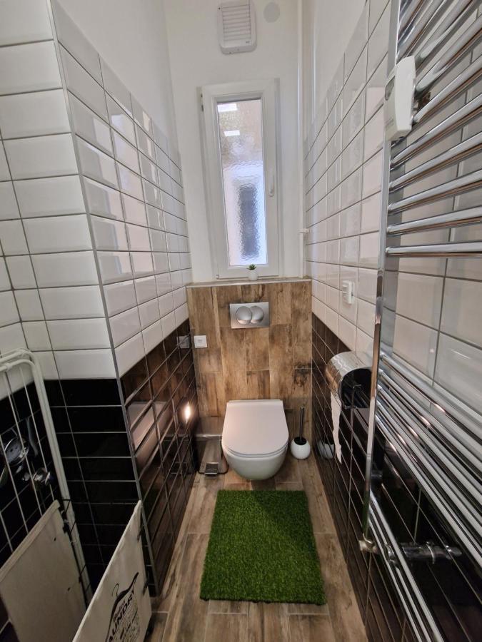Central Point Будапеща Екстериор снимка
