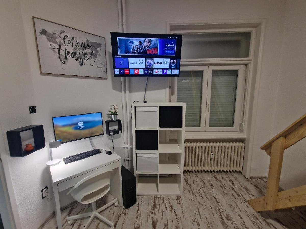 Central Point Будапеща Екстериор снимка