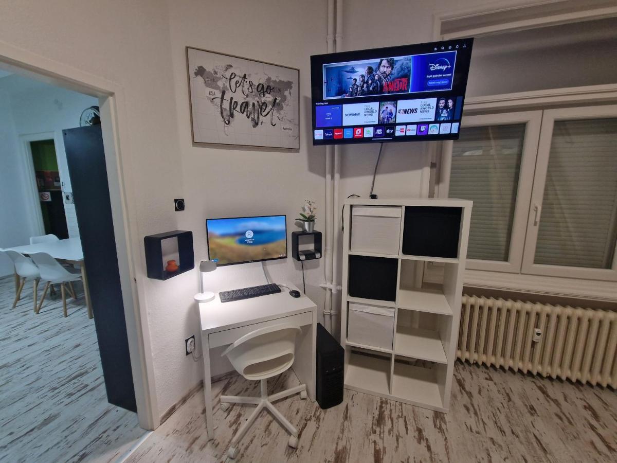 Central Point Будапеща Екстериор снимка